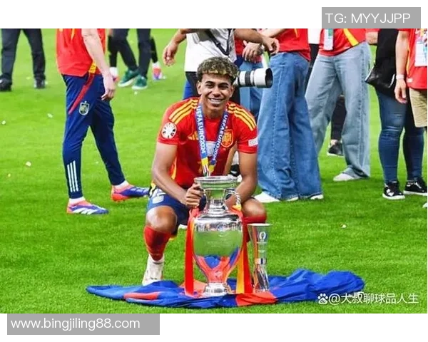 柏林足球明星盘点：那些在绿茵场上闪耀的传奇人物与新星